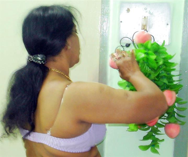 25P Indische Tantenshow
