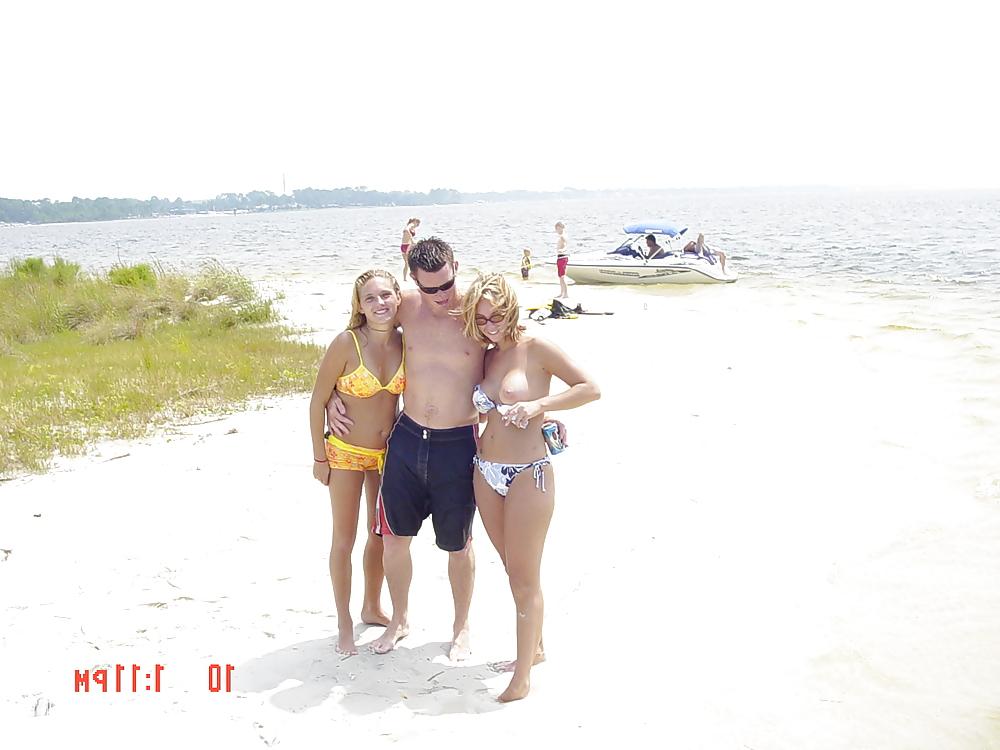 25P Big Boobs Girl On Boat