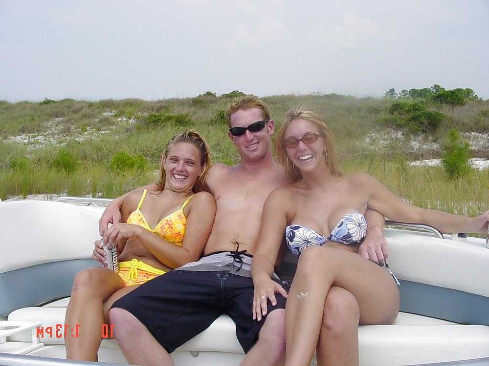 25P Big Boobs Girl On Boat