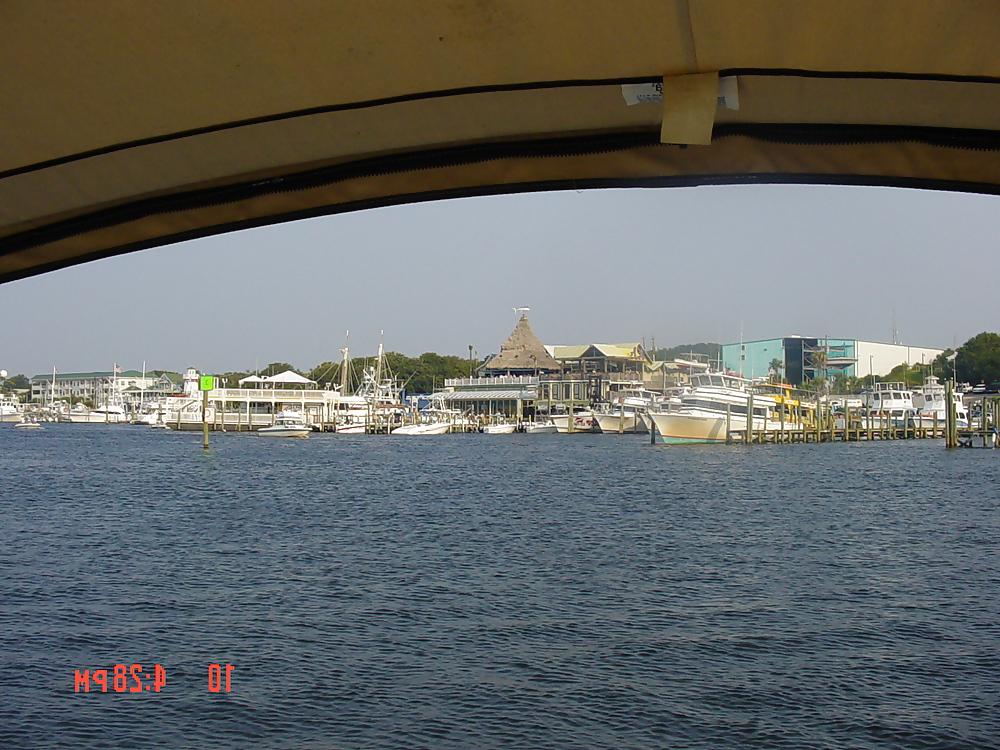 25P Big Boobs Girl On Boat