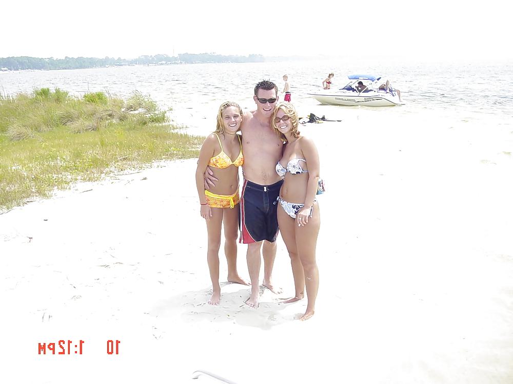 25P Big Boobs Girl On Boat