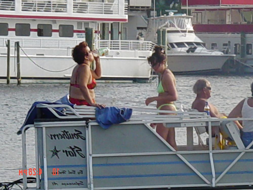 25P Big Boobs Girl On Boat