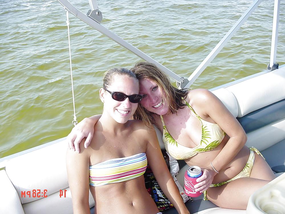 25P Big Boobs Girl On Boat