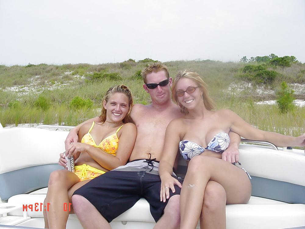 25P Big Boobs Girl On Boat