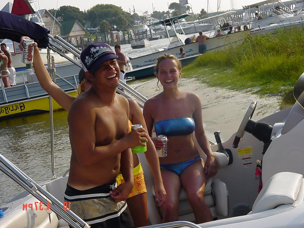 25P Big Boobs Girl On Boat