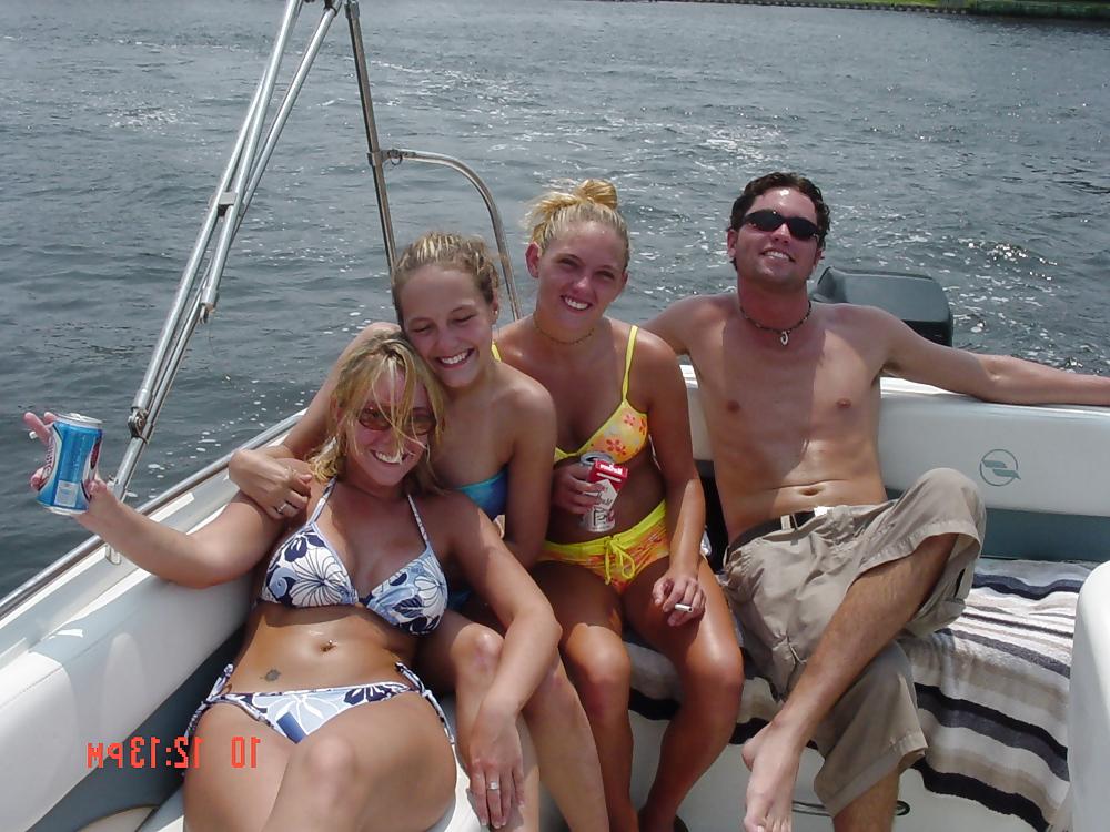 25P Big Boobs Girl On Boat