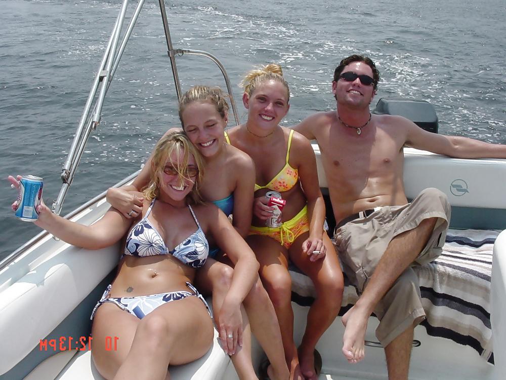 25P Big Boobs Girl On Boat