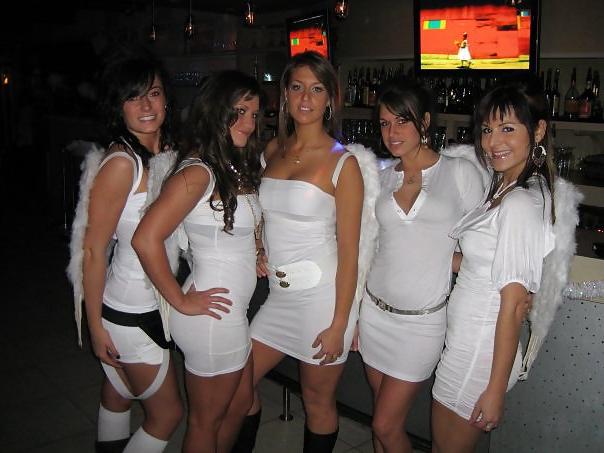 25P Facebook non-nude babes