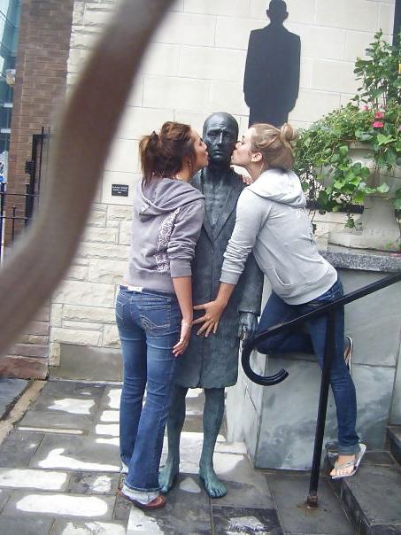 25P Facebook non-nude babes