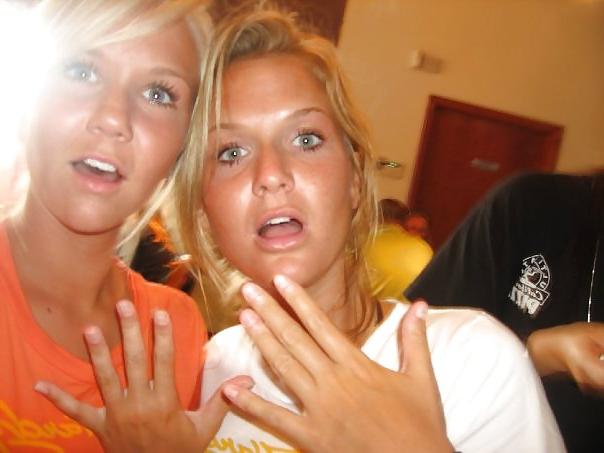 25P Facebook non-nude babes