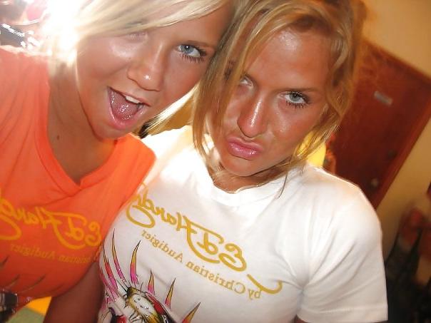 25P Facebook non-nude babes