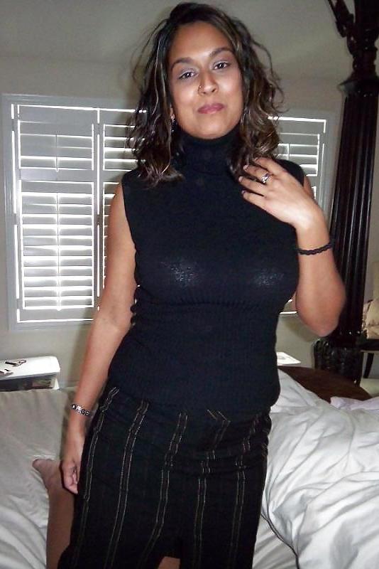 9P Sexy indian wife