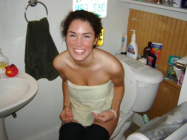 25P Teen and 20's caught on toilette