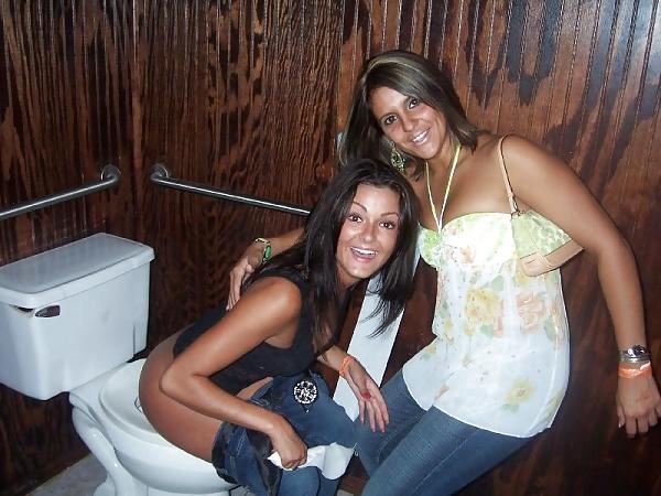 25P Teen and 20's caught on toilette