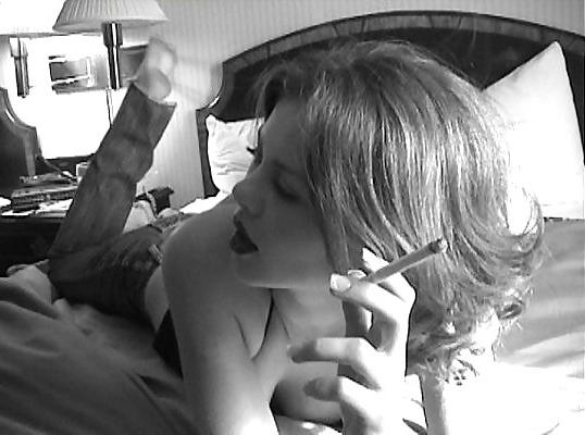 25P Beautiful Women Smoking B&W 002
