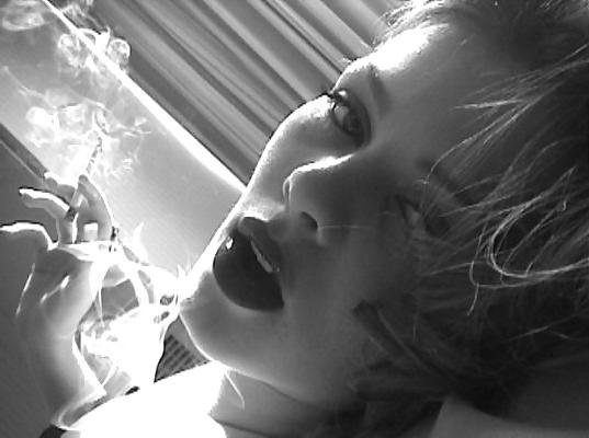 25P Beautiful Women Smoking B&W 002