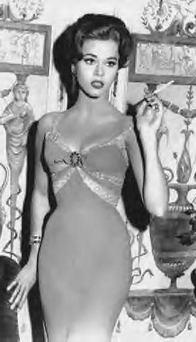 25P Beautiful Women Smoking B&W 002