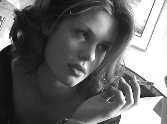 25P Beautiful Women Smoking B&W 002