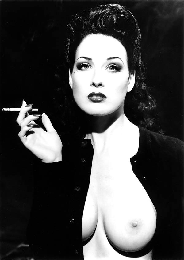 25P Beautiful Women Smoking B&W 002