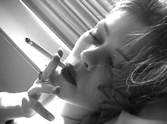 25P Beautiful Women Smoking B&W 002