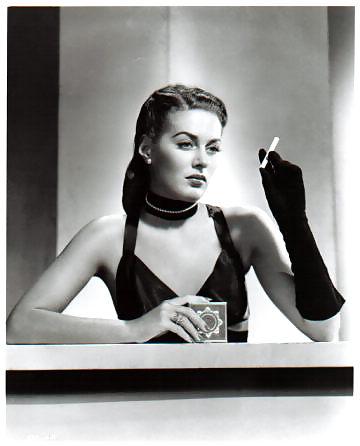 25P Beautiful Women Smoking B&W 003