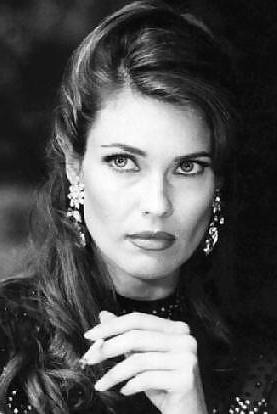 25P Beautiful Women Smoking B&W 003
