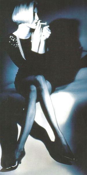 25P Beautiful Women Smoking B&W 003