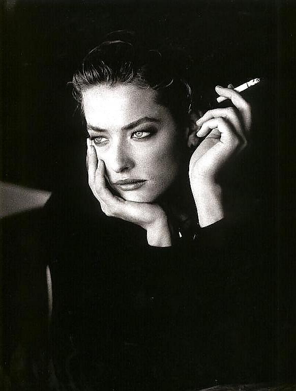 25P Beautiful Women Smoking B&W 003