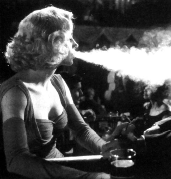 25P Beautiful Women Smoking B&W 003