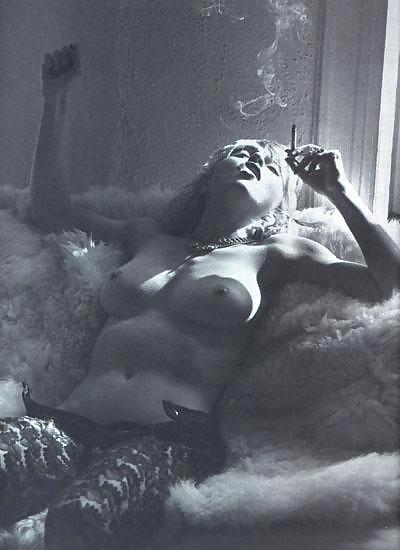 25P Beautiful Women Smoking B&W 003