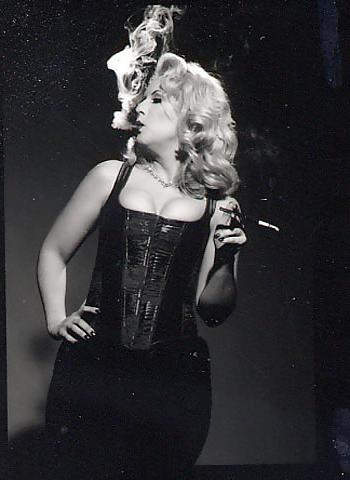 25P Beautiful Women Smoking B&W 003