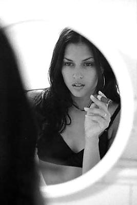 25P Beautiful Women Smoking B&W 003