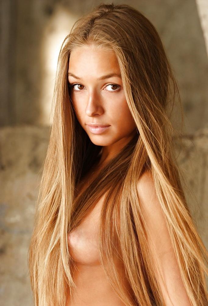 25P Moshe Loves Sexy Babes