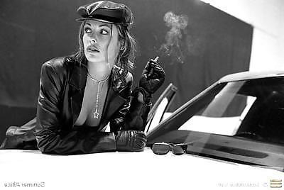 25P Beautiful Women Smoking B&W 007