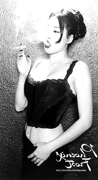 25P Beautiful Women Smoking B&W 007