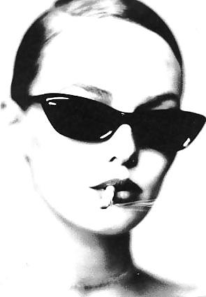 25P Beautiful Women Smoking B&W 009