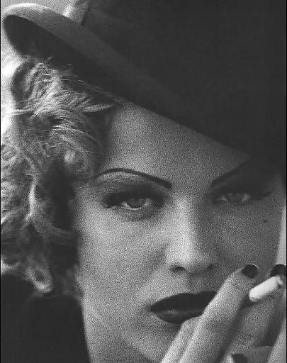 25P Beautiful Women Smoking B&W 009