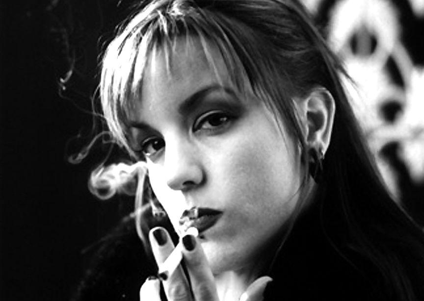 25P Beautiful Women Smoking B&W 009