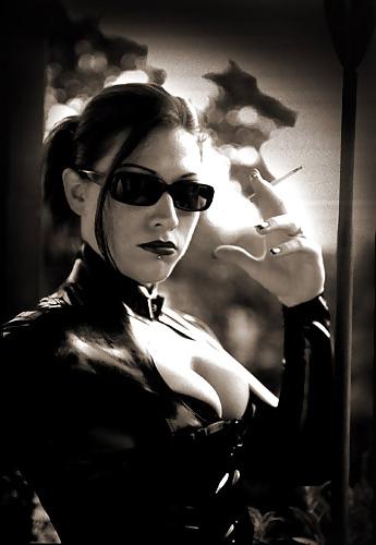 25P Beautiful Women Smoking B&W 009