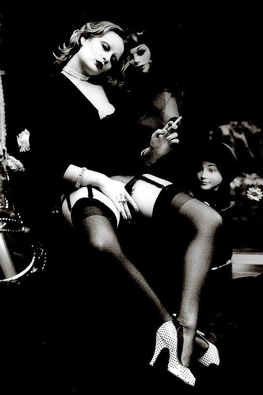 25P Beautiful Women Smoking B&W 009