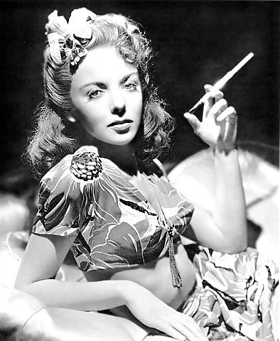 25P Beautiful Women Smoking B&W 004