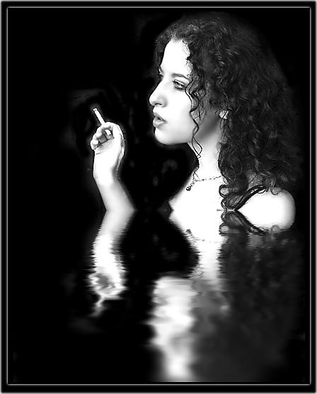 25P Beautiful Women Smoking B&W 004
