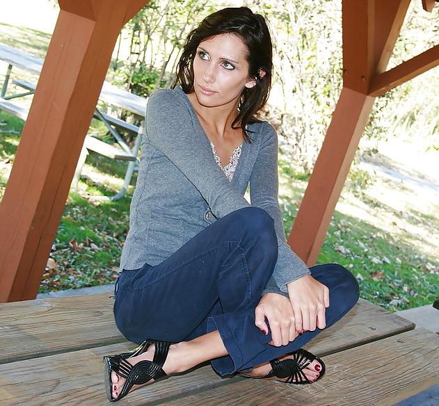 25P Hot Babes with Sexy Feet #2