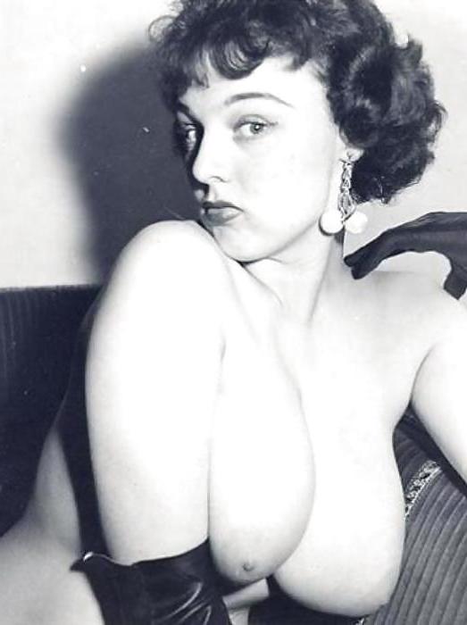 25P Old pictures of big boobs