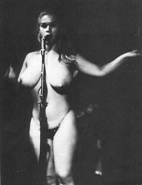 25P Old pictures of big boobs