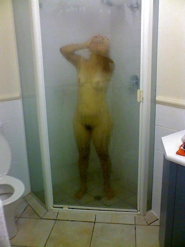 9P Caught her showering
