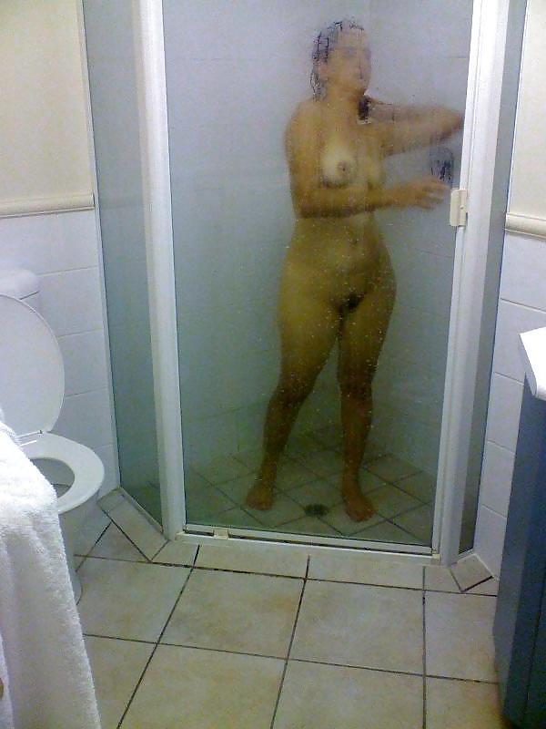 9P Caught her showering