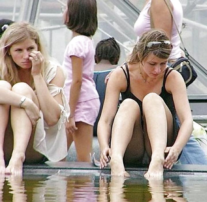 21P Beautiful Upskirt Babes by Voyeur TROC