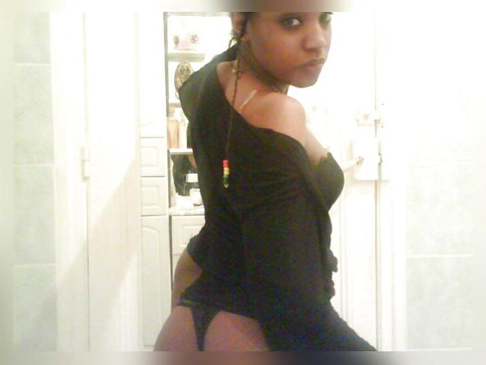 25P Young teen exhib 