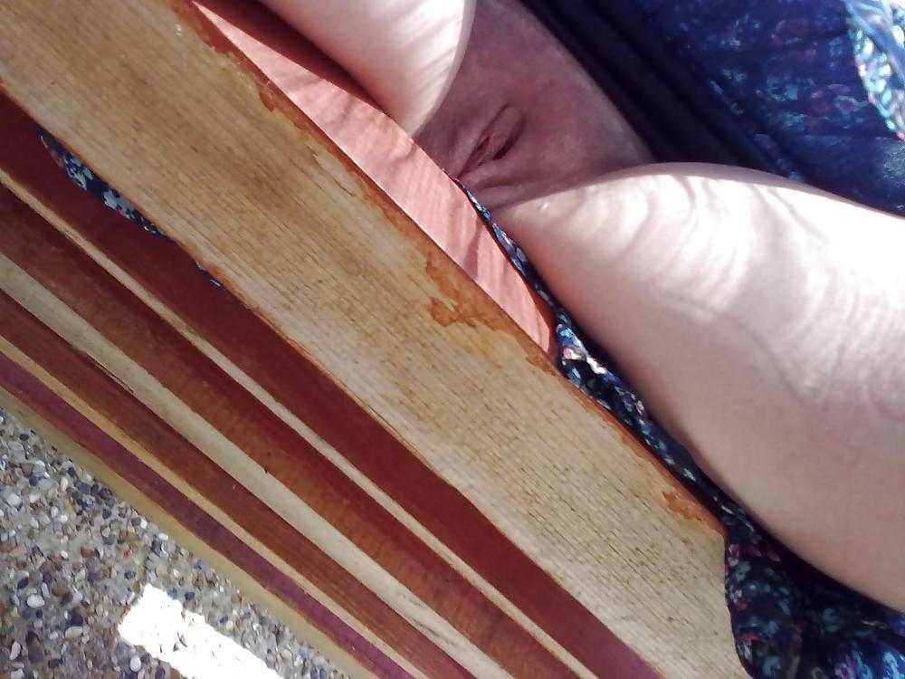 5P Mum upskirt in garden